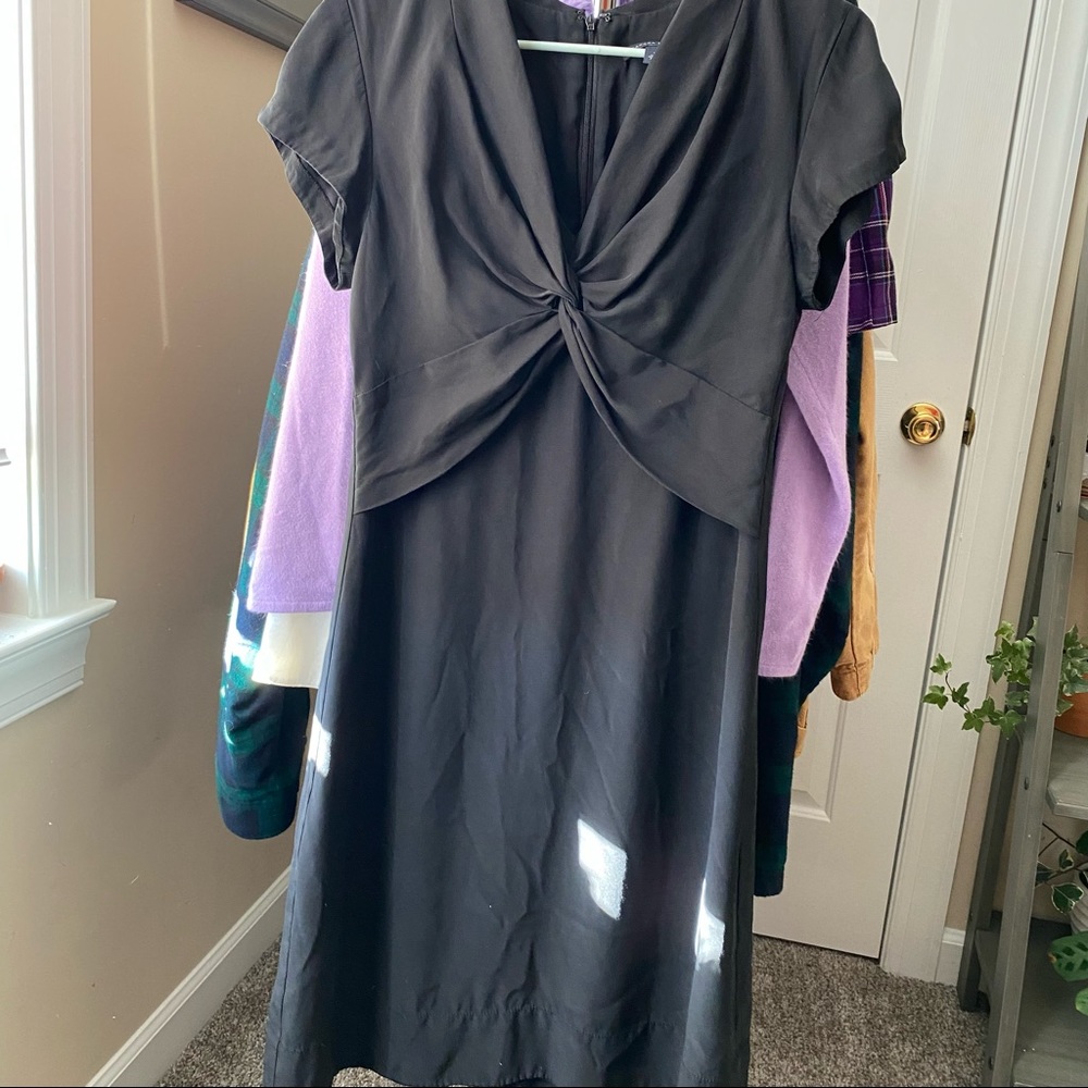 Banana Republic silk dress 🖤